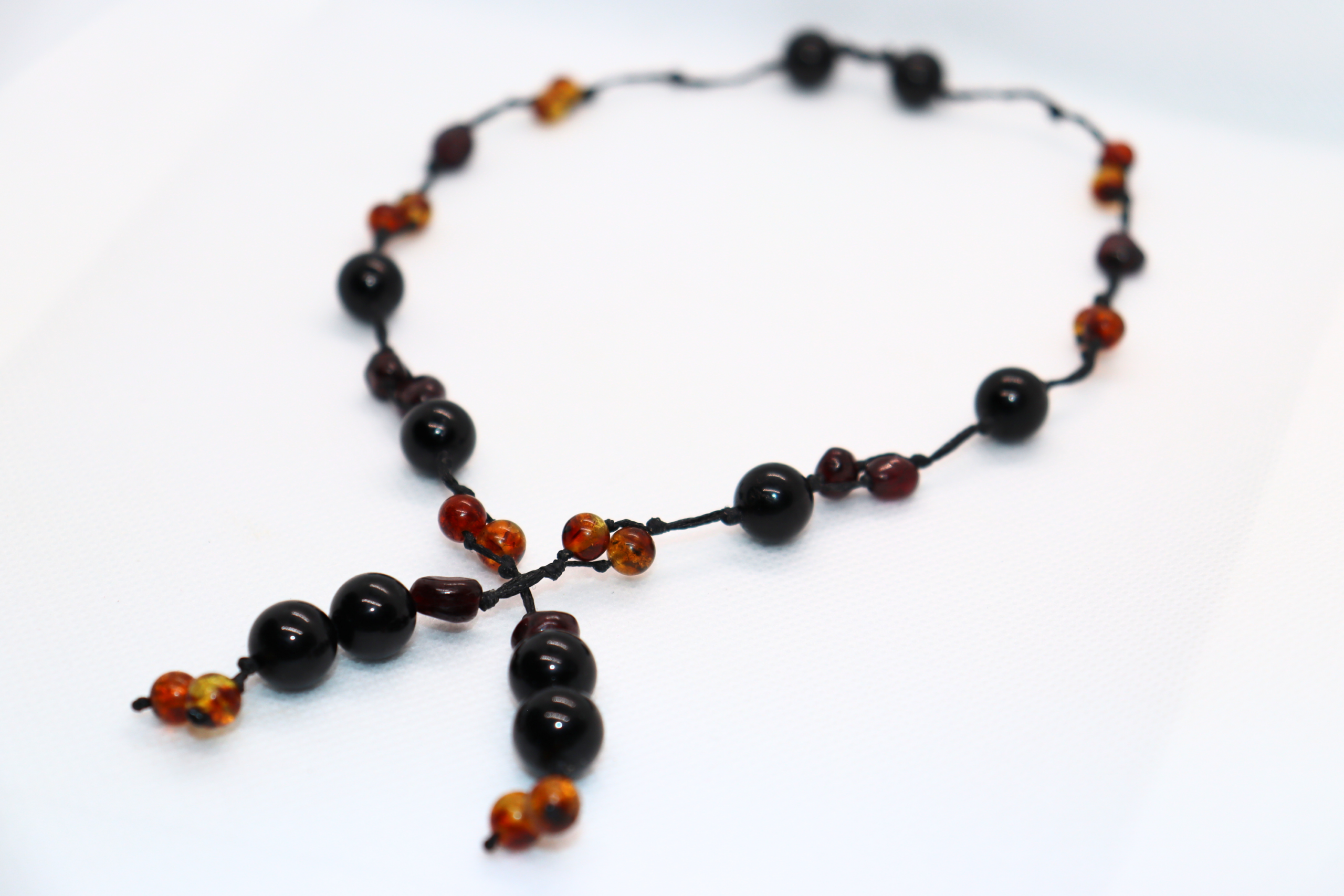 Collier Artisanal Braises Sacrées en Tourmaline noire, Ambre et Grenat