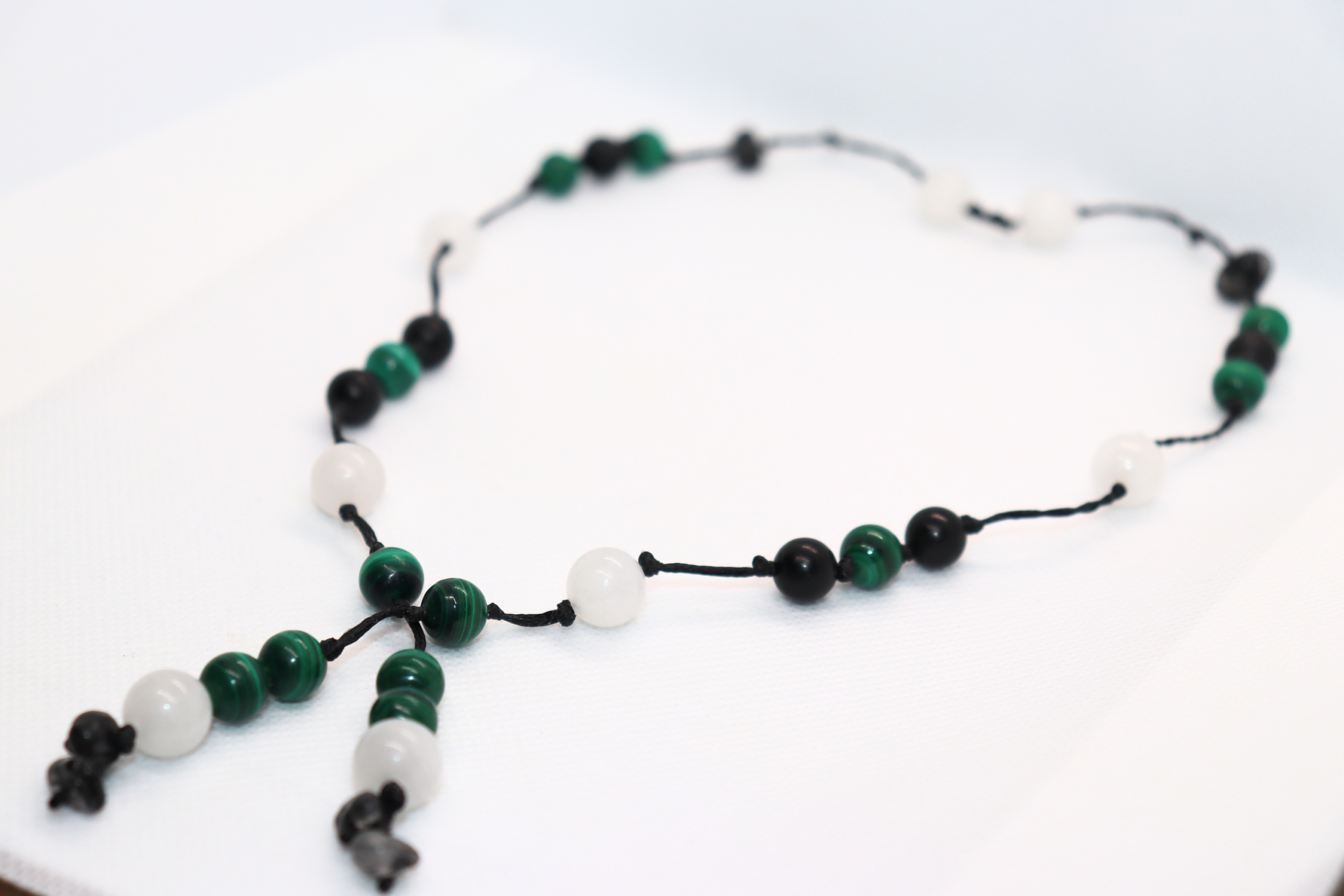 Collier Artisanal L’Oeil de Sobek en Malachite, Shungite et Quartz