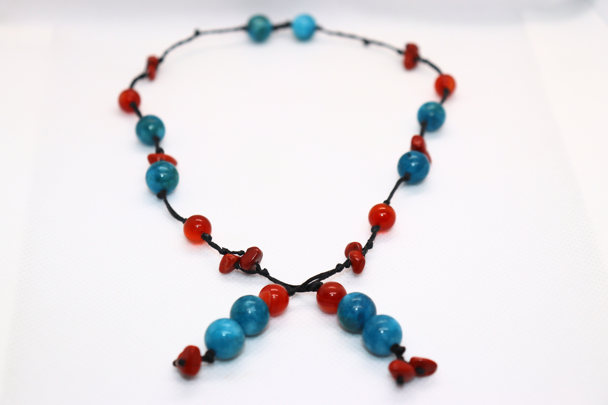Collier Artisanal Chant des Sirènes en Apatite Bleue, Cornaline et Jaspe Rouge – Image 2