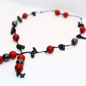 Collier Artisanal Le Secret du Shogun en Jade rouge Hématite et Onyx