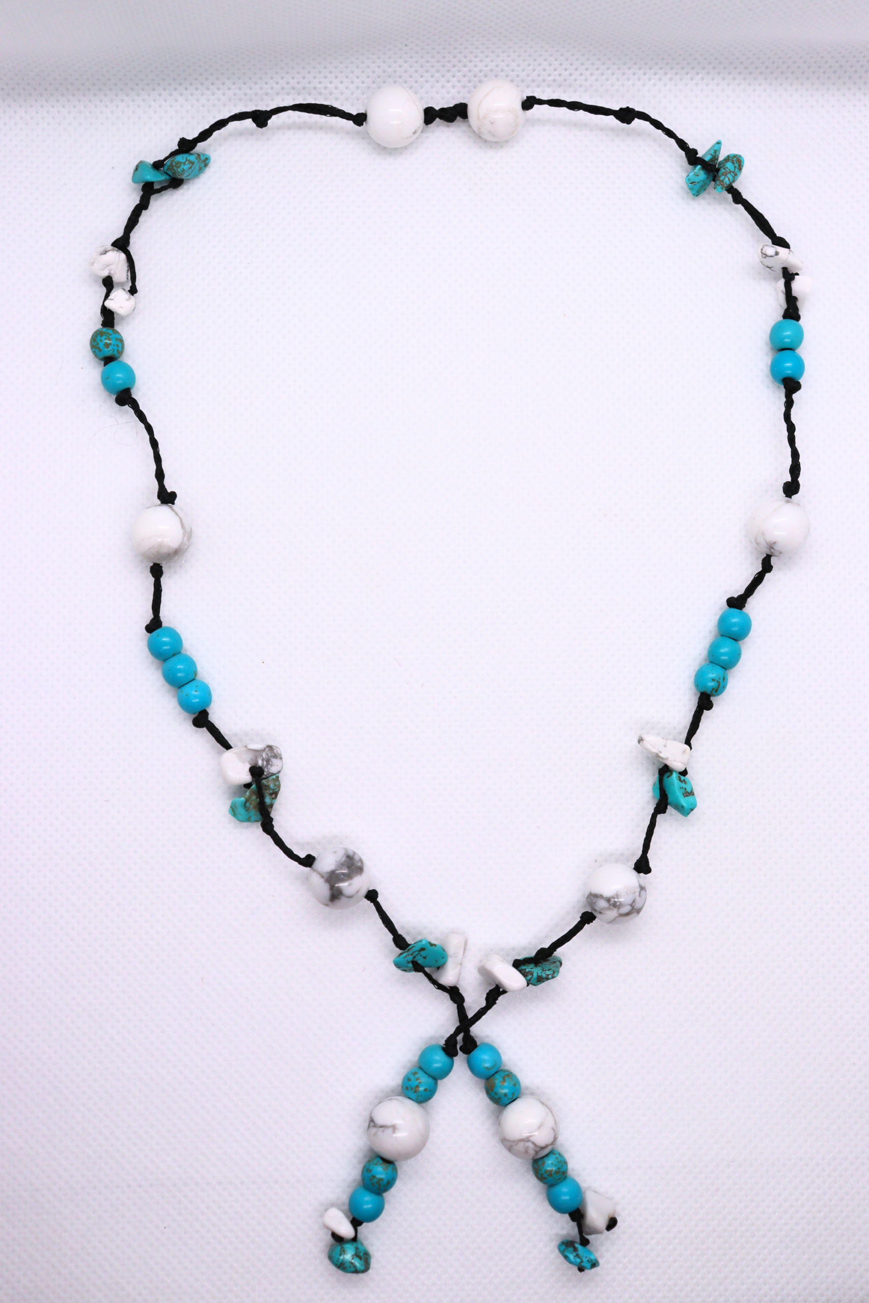 Collier Artisanal Lagon Blanc en Turquoise et Howlite – Image 3