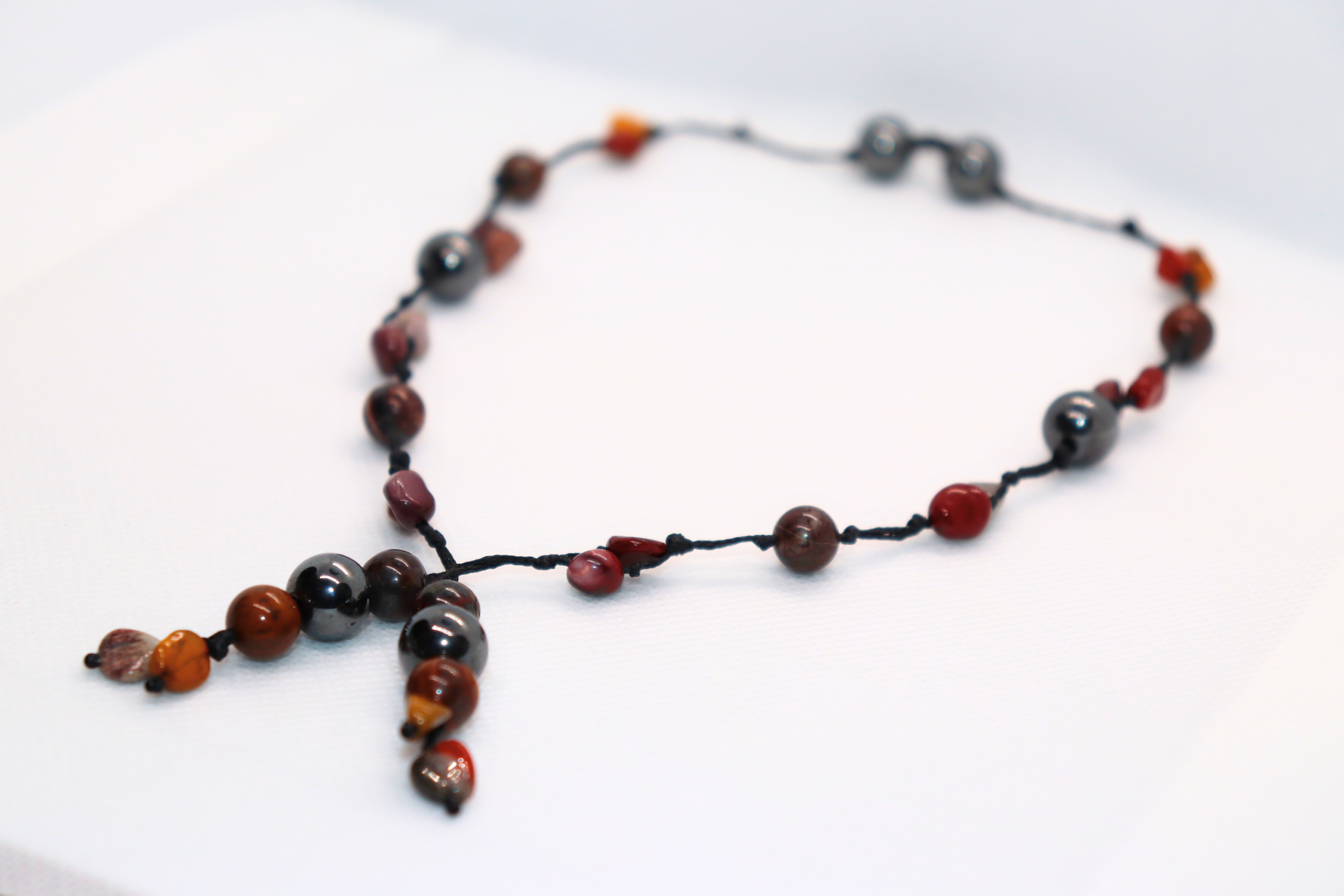 Collier Artisanal Forces Vulcaniennes en Mookaite, Hématite et Oeil de Fer
