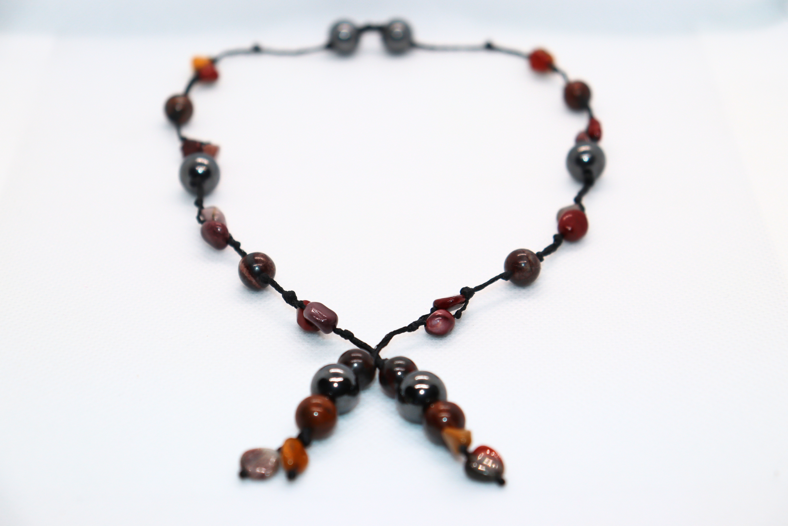 Collier Artisanal Forces Vulcaniennes en Mookaite, Hématite et Oeil de Fer – Image 2