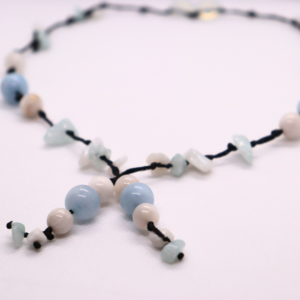 Collier Artisanal Écume Céleste en Angélite Pierre de Lune Marbre blanc et Jade bleue