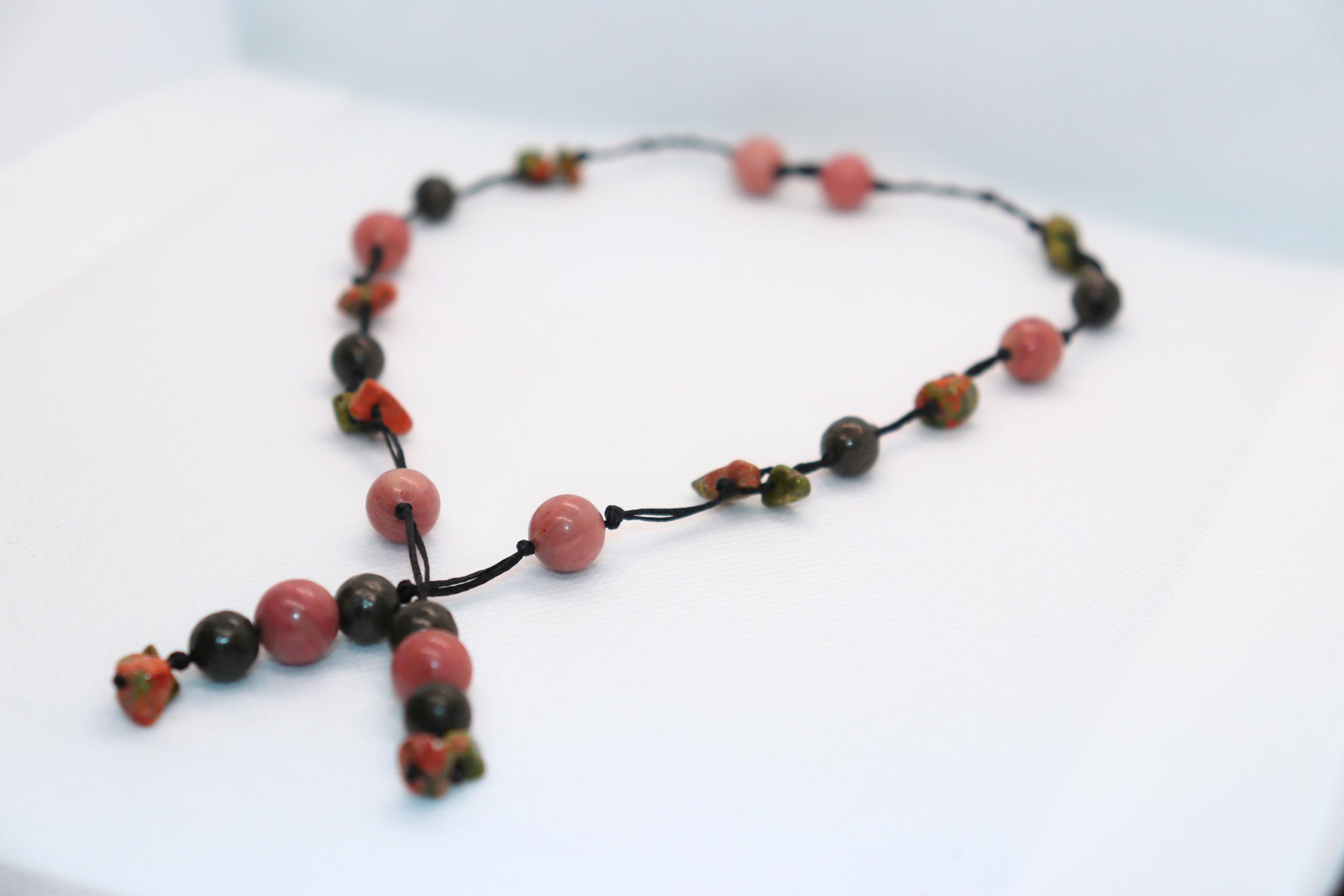 Collier Artisanal L’Or des Dryades en Unakite Rhodochrosite et Pyrite