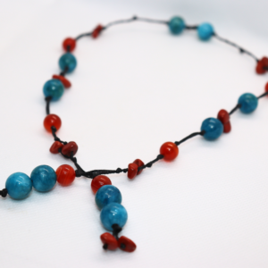 Collier Artisanal Chant des Sirènes en Apatite Bleue, Cornaline et Jaspe Rouge