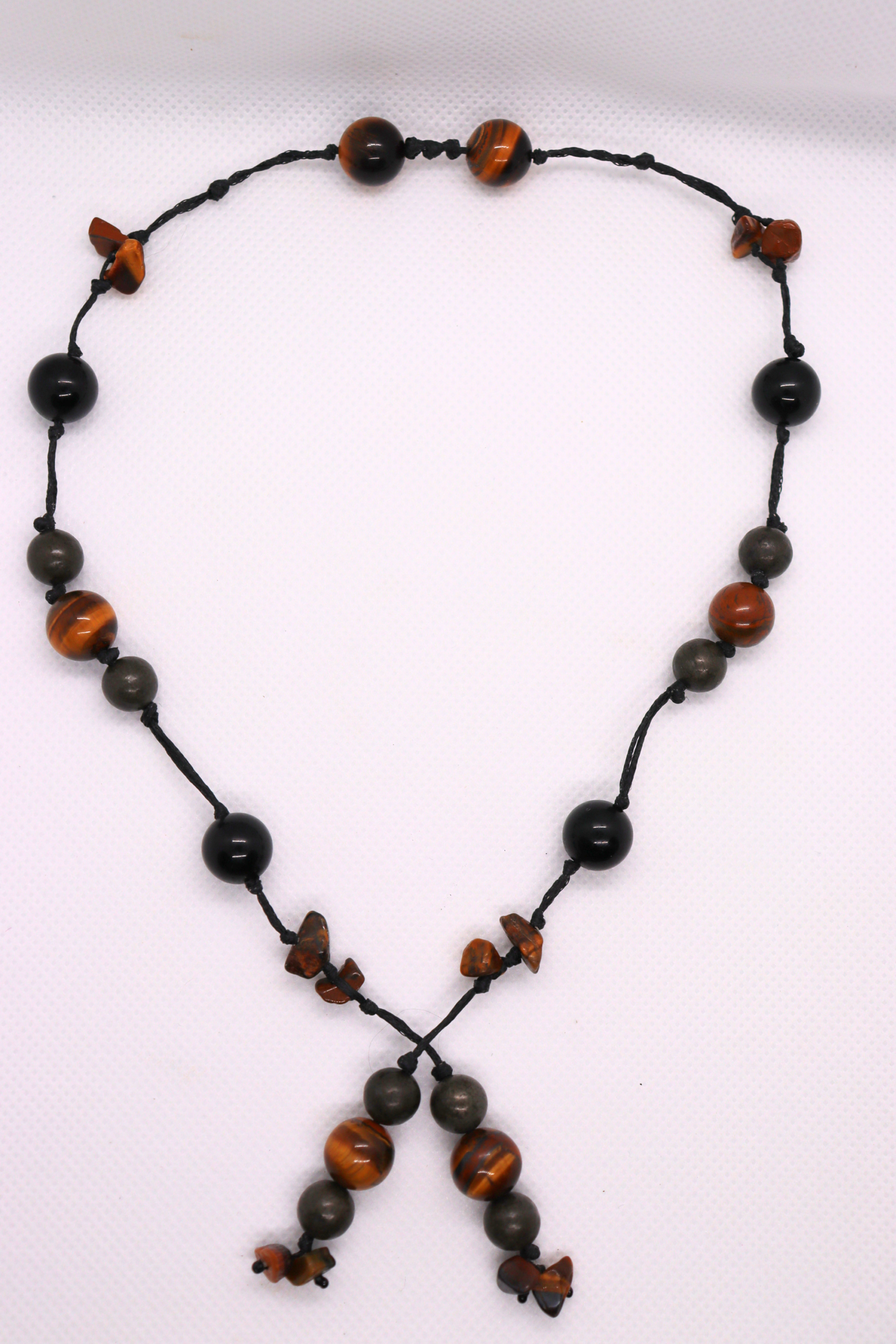 Collier Artisanal L’Or d’Anubis en Œil du Tigre, Pyrite et Obsidienne – Image 3