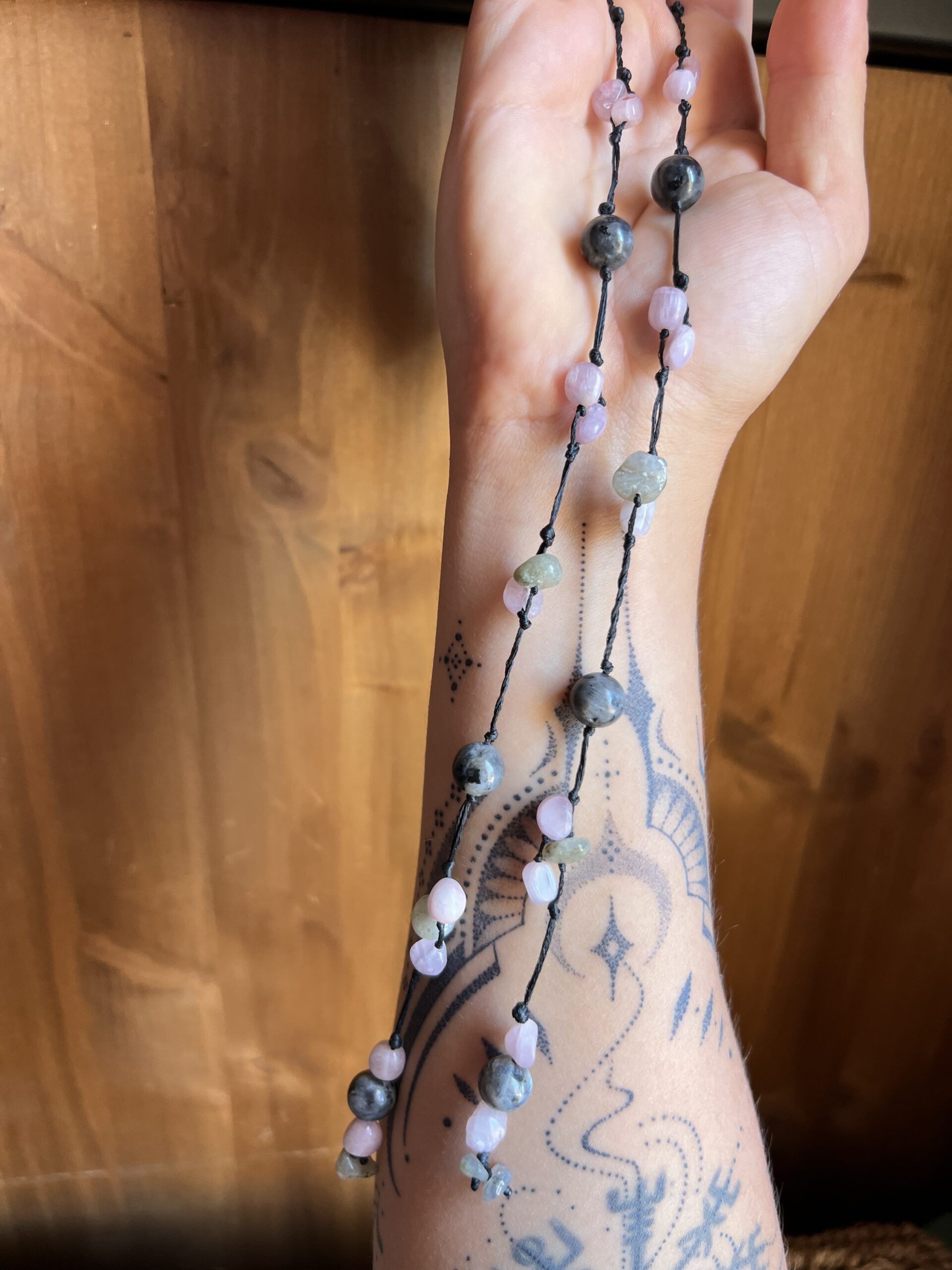 Collier Artisanal Murmures de Fée en Labradorite et Kunzite – Image 5