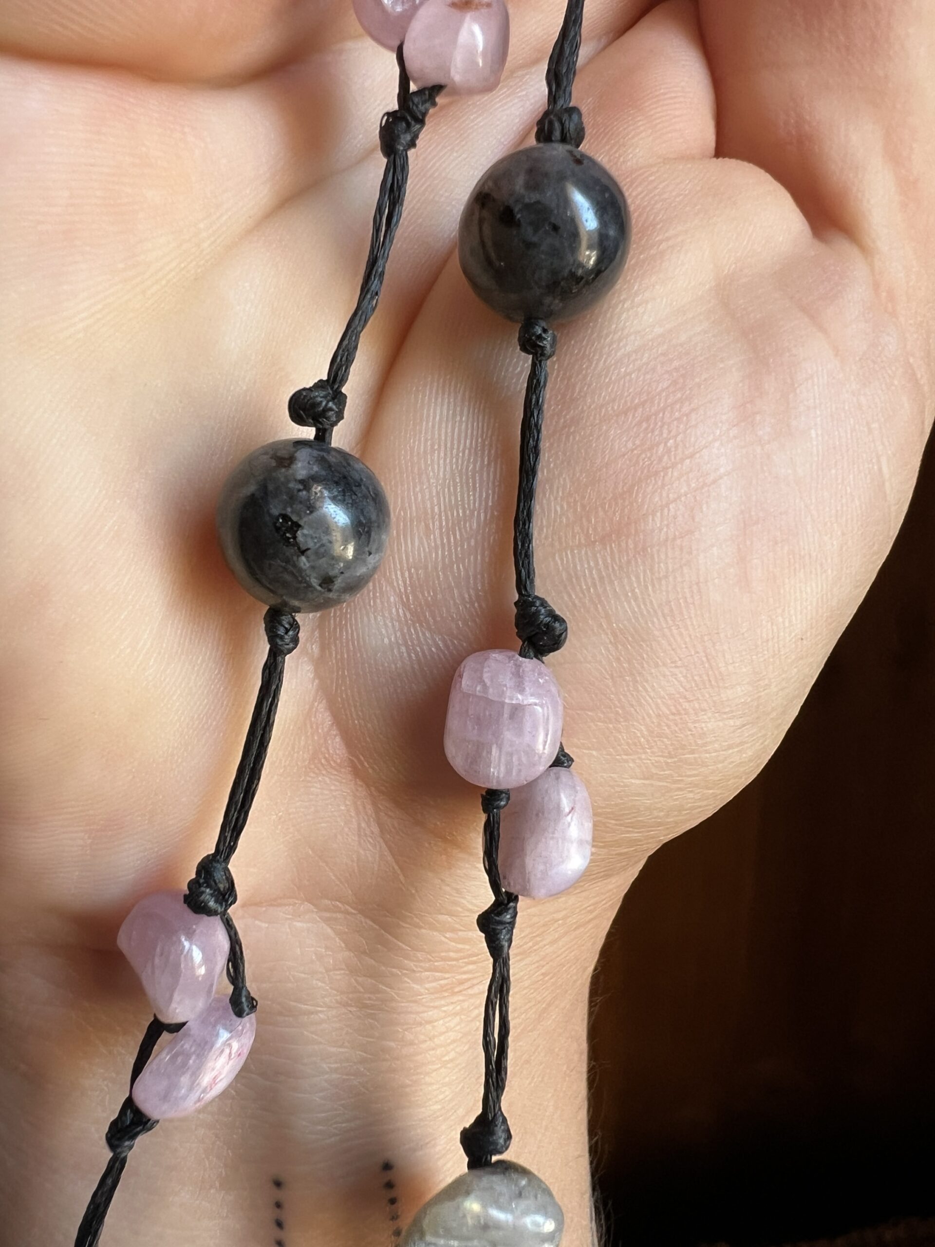 Collier Artisanal Murmures de Fée en Labradorite et Kunzite – Image 8