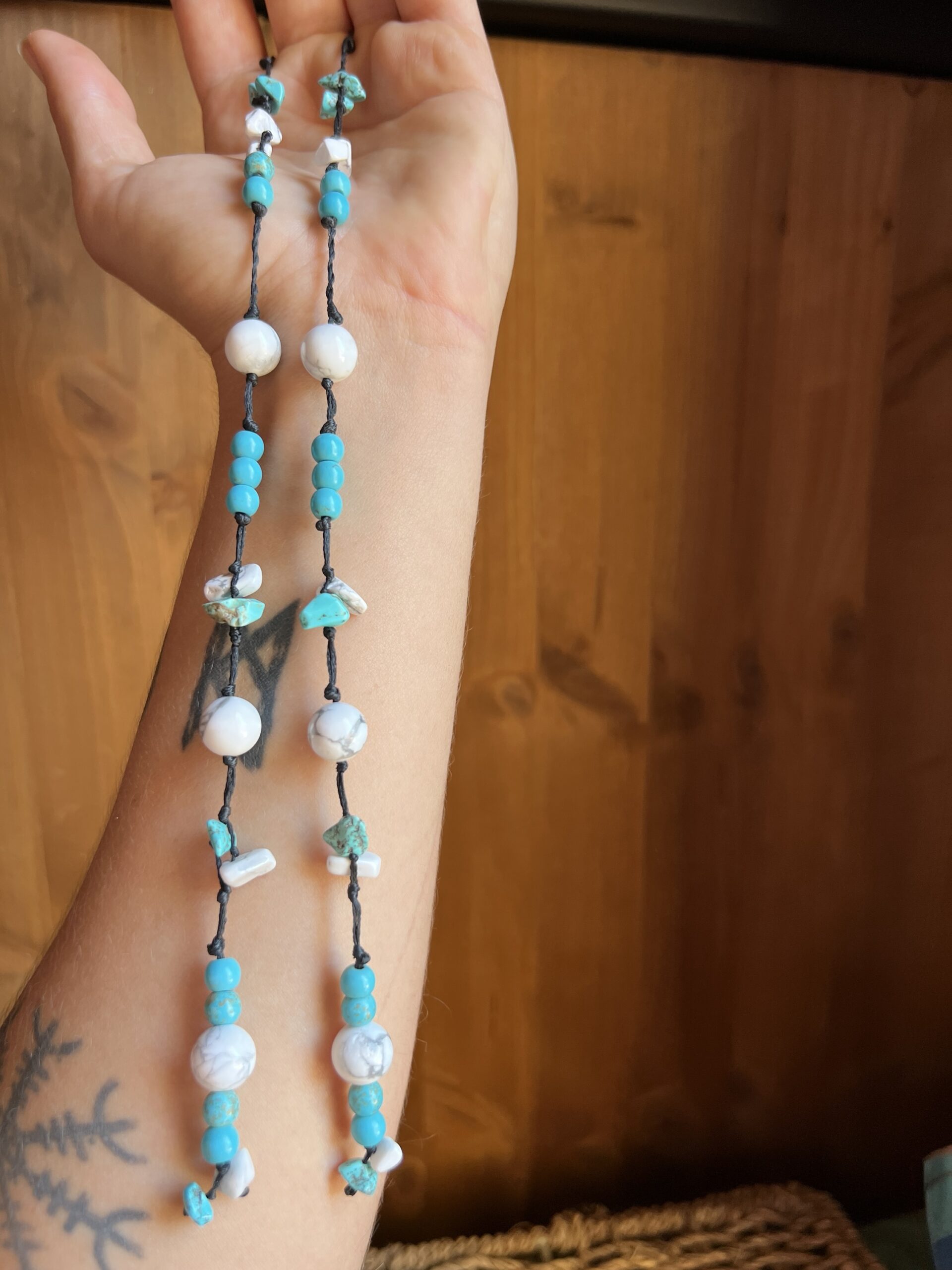 Collier Artisanal Lagon Blanc en Turquoise et Howlite – Image 5