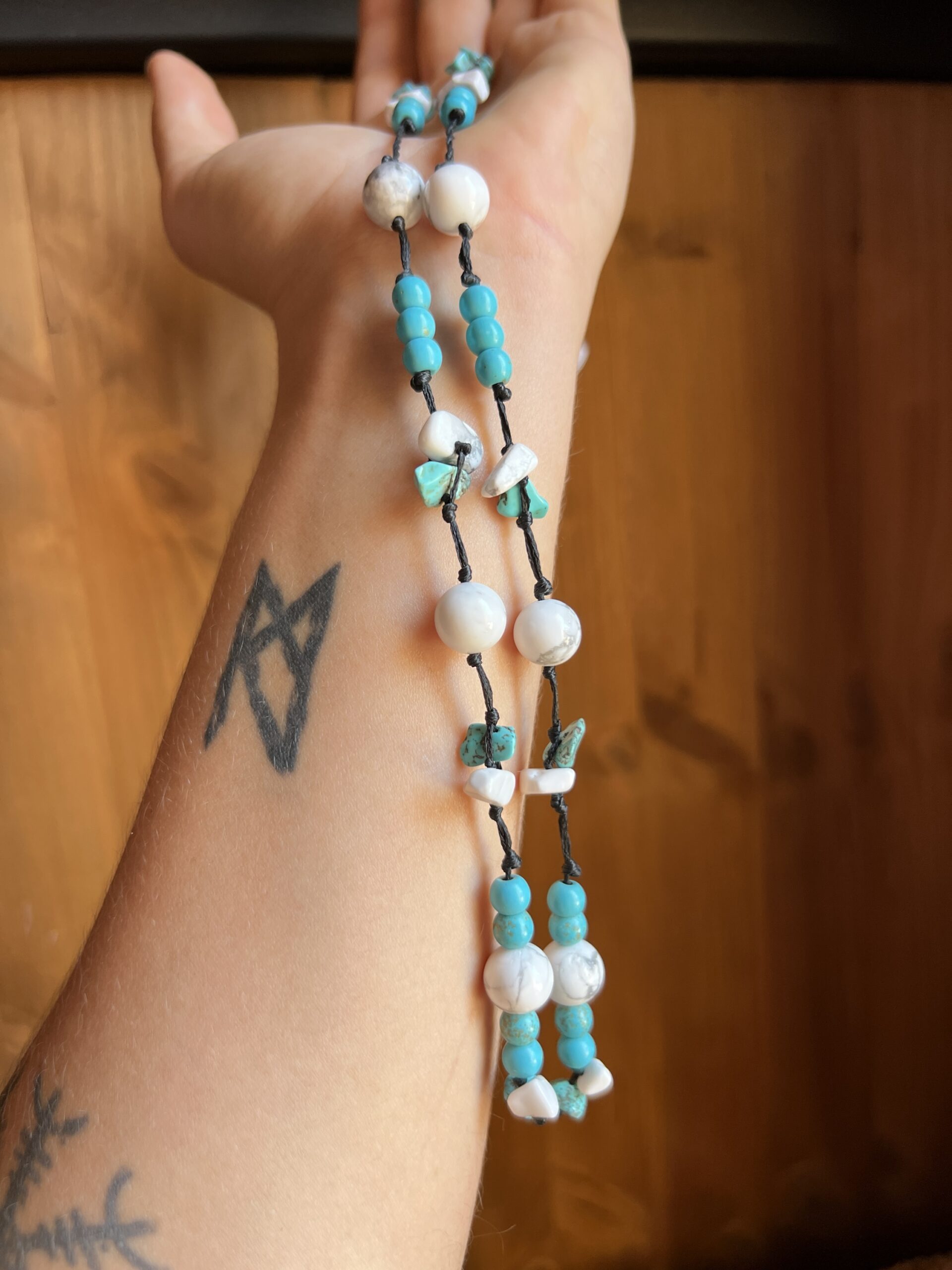 Collier Artisanal Lagon Blanc en Turquoise et Howlite – Image 7