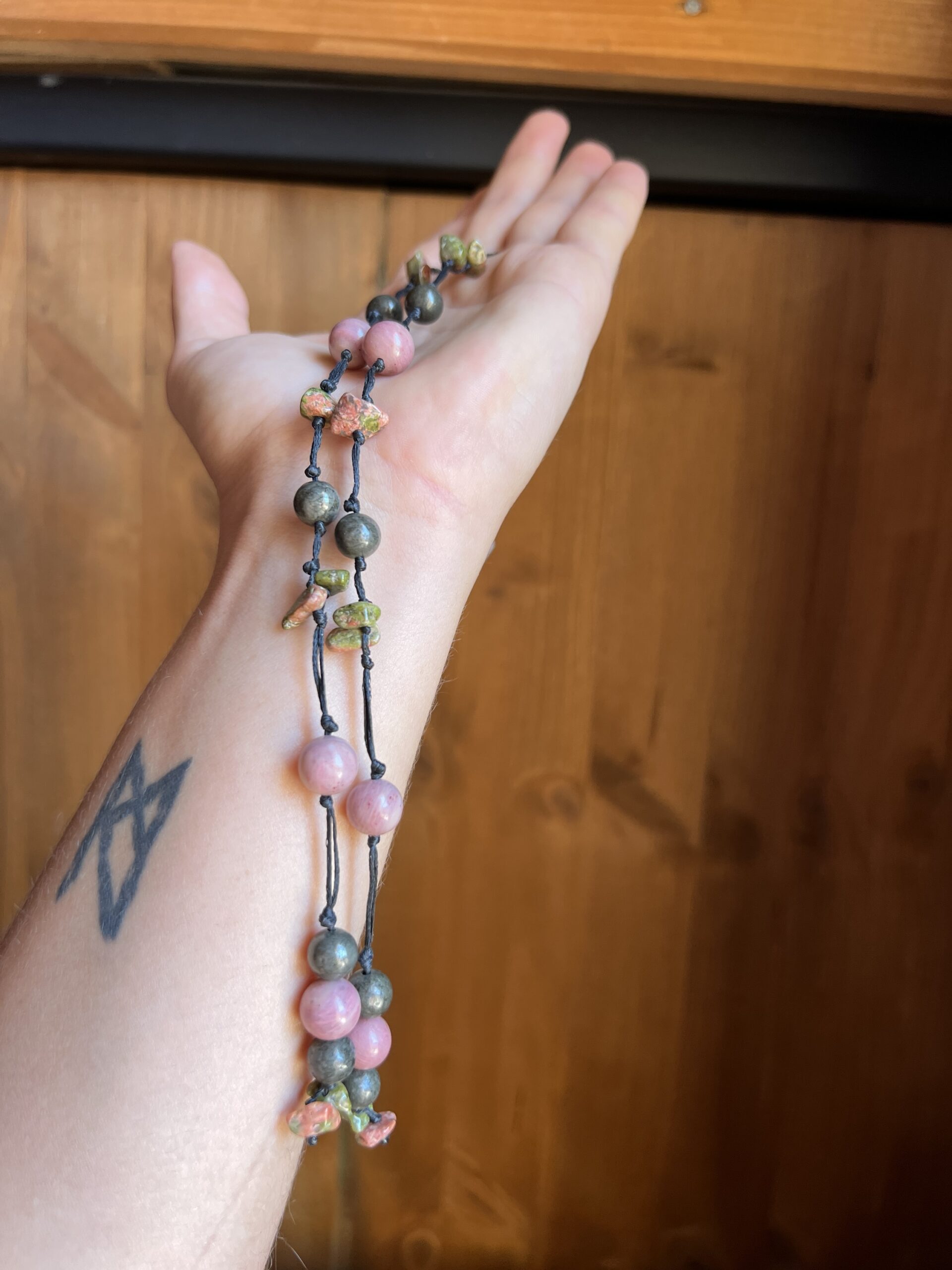 Collier Artisanal L’Or des Dryades en Unakite Rhodochrosite et Pyrite – Image 7