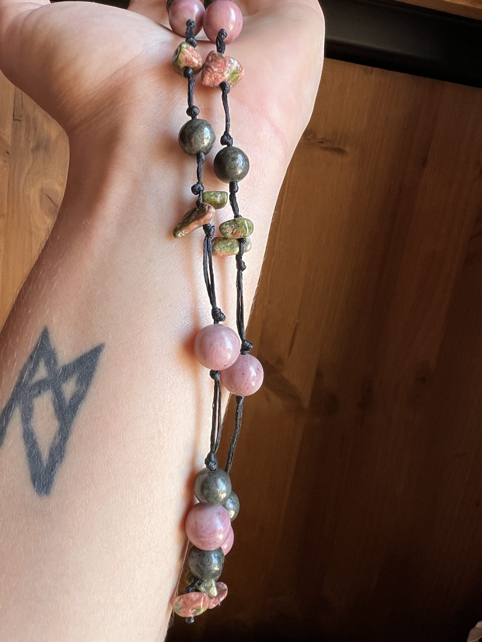 Collier Artisanal L’Or des Dryades en Unakite Rhodochrosite et Pyrite – Image 6