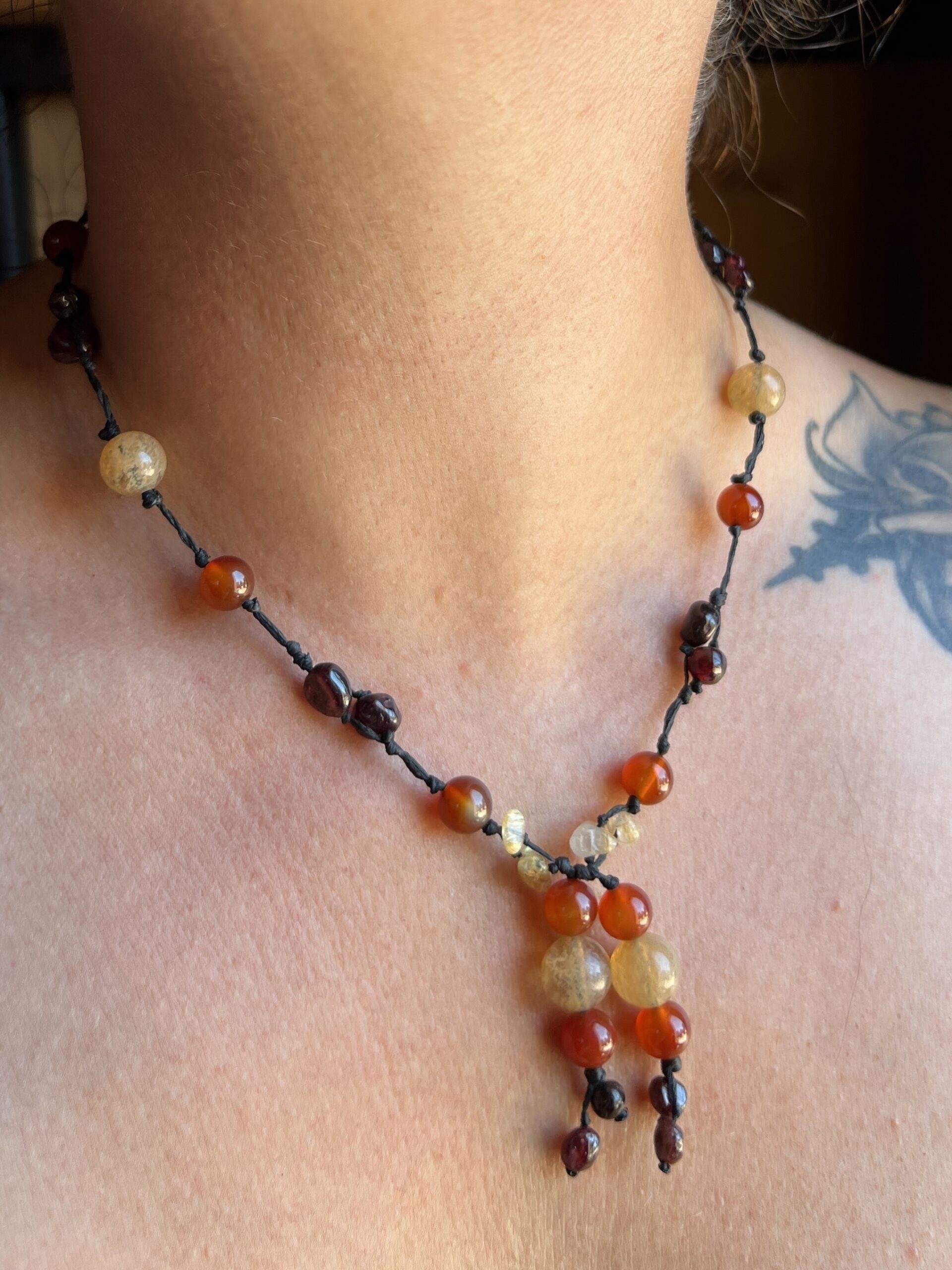 Collier Artisanal Soleil Couchant en Cornaline, Grenat et Citrine chauffée – Image 4