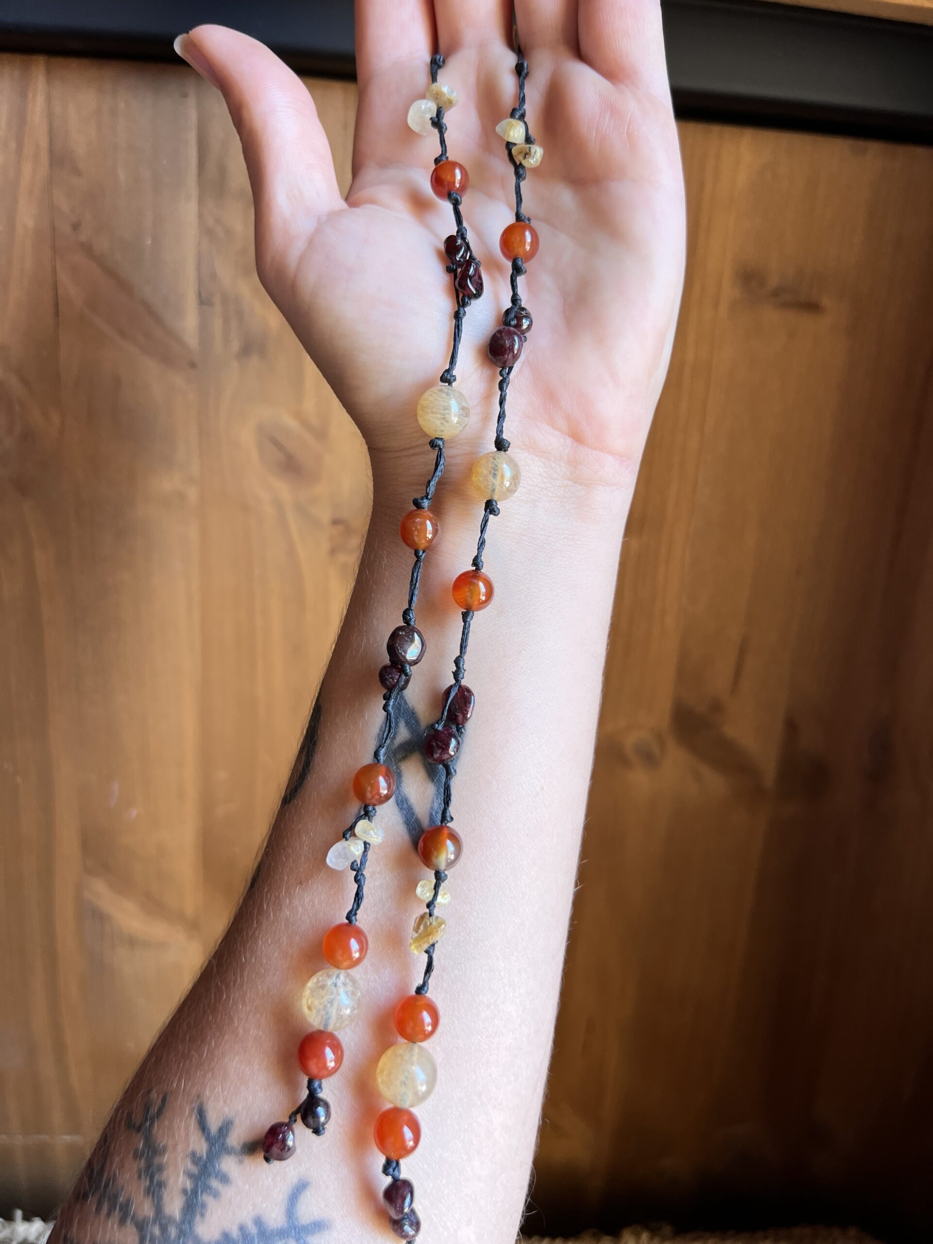 Collier Artisanal Soleil Couchant en Cornaline, Grenat et Citrine chauffée – Image 5