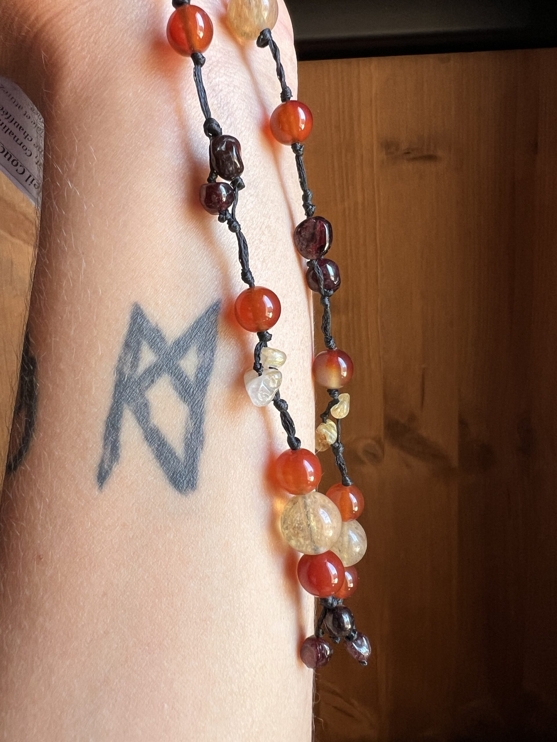 Collier Artisanal Soleil Couchant en Cornaline, Grenat et Citrine chauffée – Image 6
