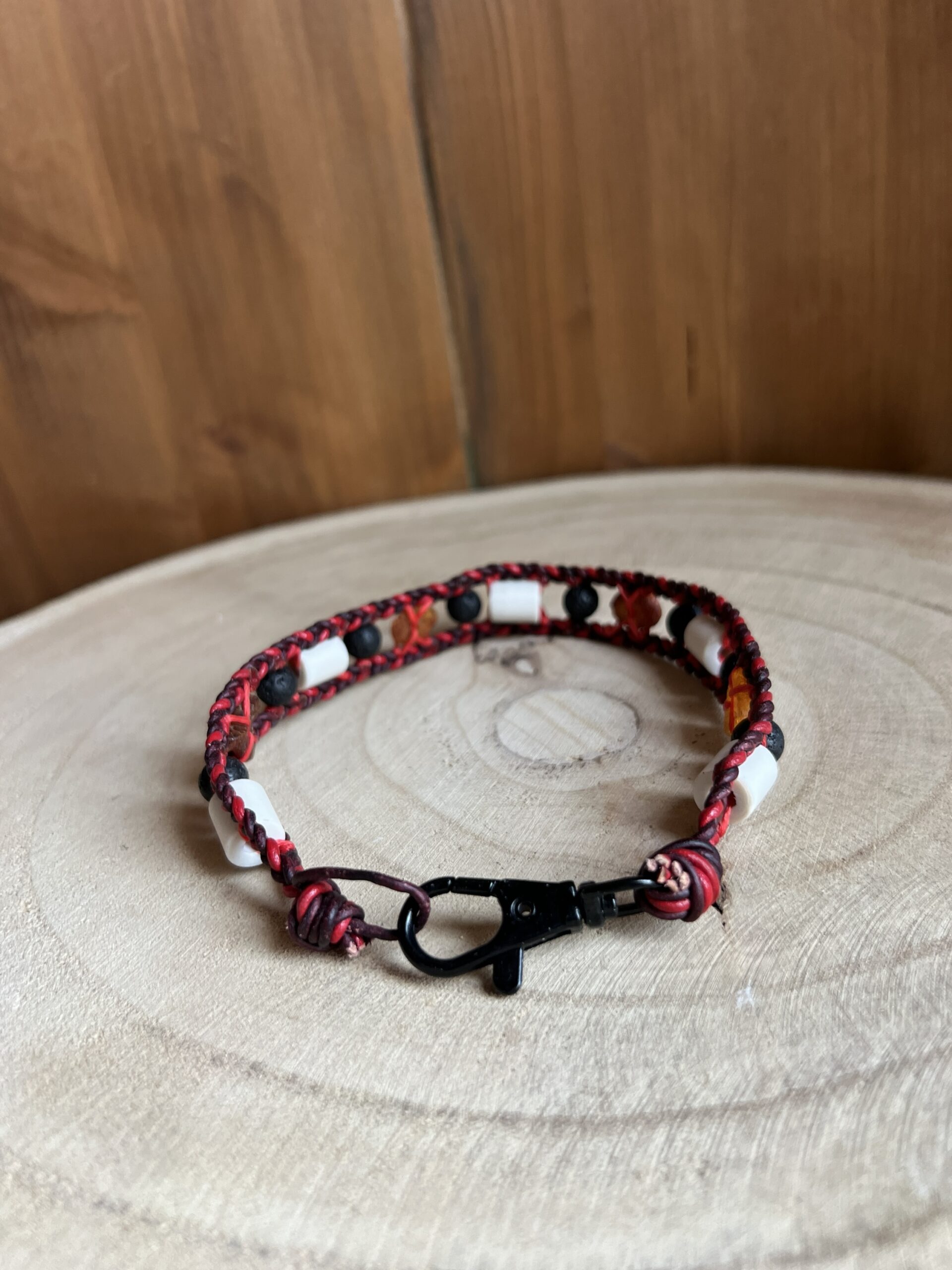 TRIBAL’PROTECT Collier antiparasitaire naturel Rouge et Bordeaux (32cm) – Image 4