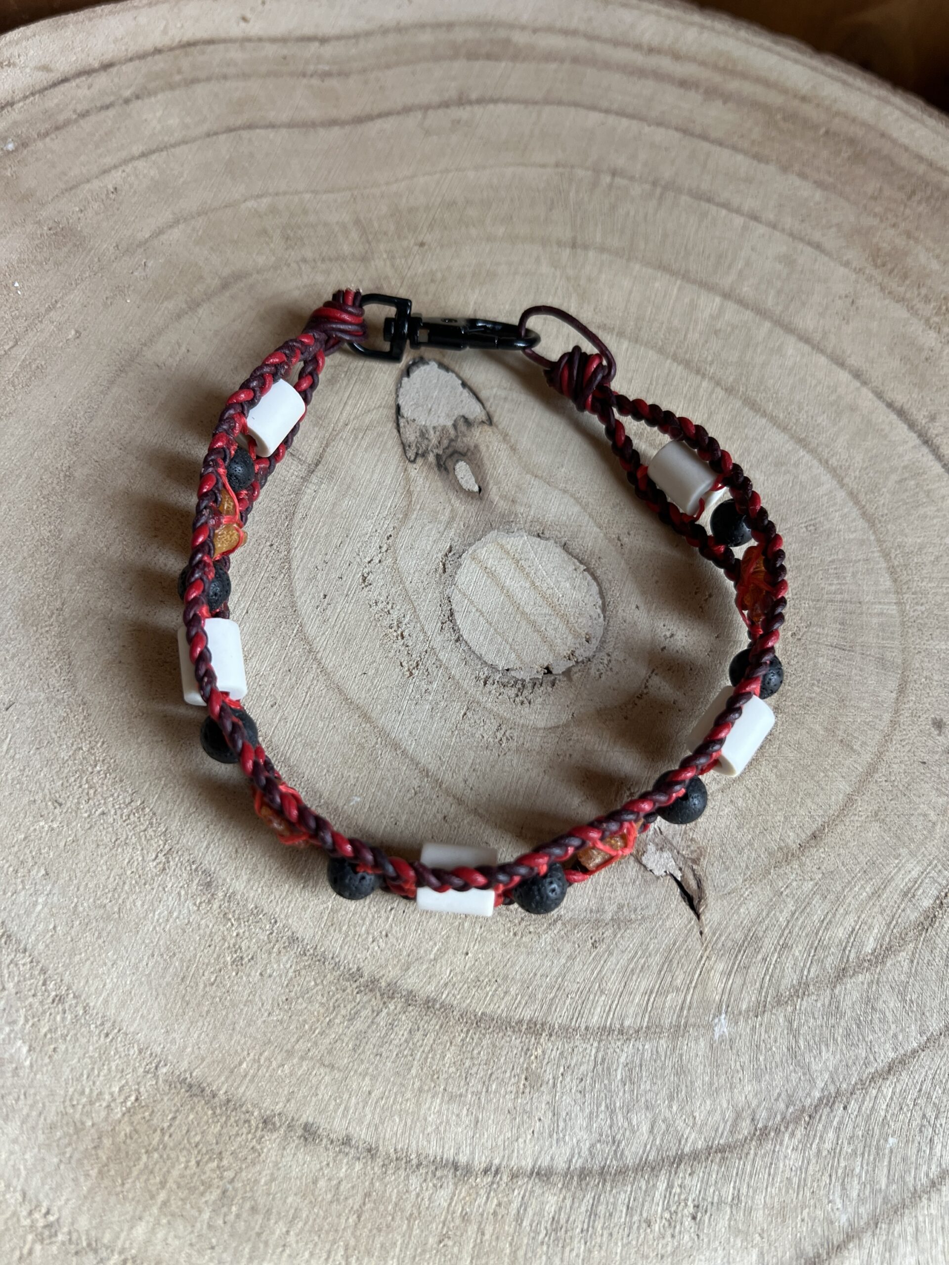 TRIBAL’PROTECT Collier antiparasitaire naturel Rouge et Bordeaux (32cm) – Image 5